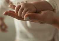 "Балама бес секундымды қимадым": жас ана баласына көбірек көңіл бөлмегеніне өкінеді