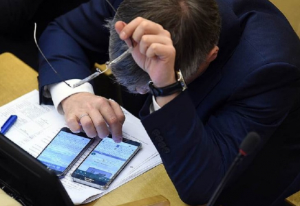 Мемлекеттік қызметкерлер қымбат ресторанға барғанын Instagram-ға сала алмайды