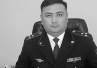 Өскемендегі бір мектепте коронавирустан көз жұмған полицейдің құрметіне сынып ашылды Өскемендегі бір мектепте коронавирустан көз жұмған полицейдің құрметіне сынып ашылды