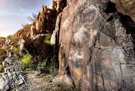 Әйгілі National Geographic журналы Тамғалы тастың құпиясын сөз етті 