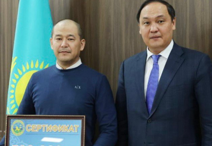 Таразда 13 жасар қызды құтқарған ер адамға 500 мың теңге берілді