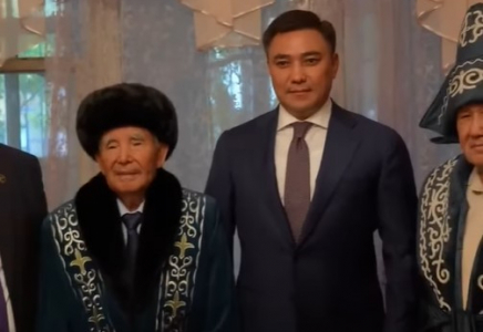  ШЫМКЕНТ: қала әкімі еңбек ардагерлерін қарттар күнімен құттықтады