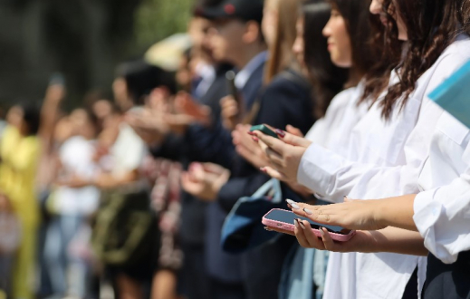 Оқушыларға смартфонды тек сабақта ғана емес, үзілісте де қолдануға тыйым салынуы мүмкін