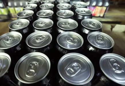 Қазақстанда 21 жасқа толмағандарға энергетикалық сусын сатқандар жауапқа тартылады