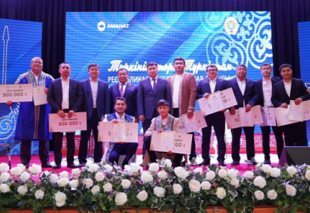 ТҮРКІСТАН: Командалық айтыстың жеңімпаздары марапатталды