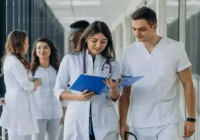 4 курс студенті ІС-ТӘЖІРБИЕДЕ өзін қай қырынан көрсету керек?