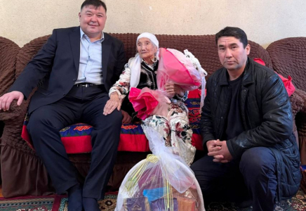 ТҮРКІСТАН: Шардарада ақ жаулықты аналарға құрмет көрсетілді