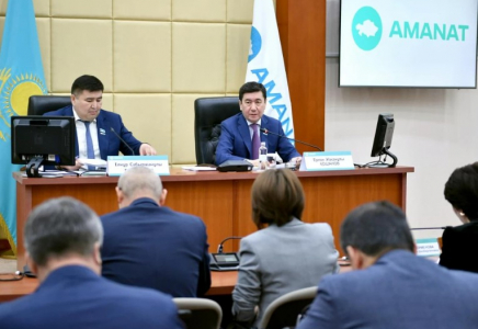 Коронавирус жұқтырған Қошанов бүгін Amanat партиясының отырысына қатысты