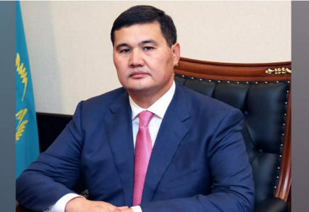 Тоғжанов қымбат сағатымен желіні шулатқан әкімге қатысты түсініктеме берді