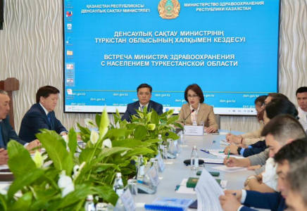 Денсаулық сақтау министрі түркістандықтармен кездесті