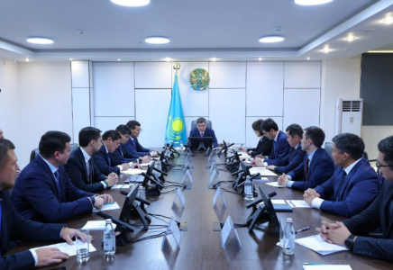 Олжас Бектенов Президенттің медициналық ақпараттық жүйелерді біріктіру жөніндегі тапсырмаларының орындалу барысын тексерді