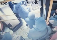 Алматы тұрғыны автобустан құлап, омыртқасын сындырып алған