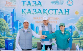 Елордада дәрігерлер, коммуналдық қызметкерлер және ұстаздар бірлесіп ағаш отырғызды