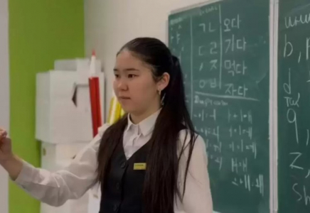 Тоғыз тіл білетін оқушы Павлодарда сабақ бере бастады