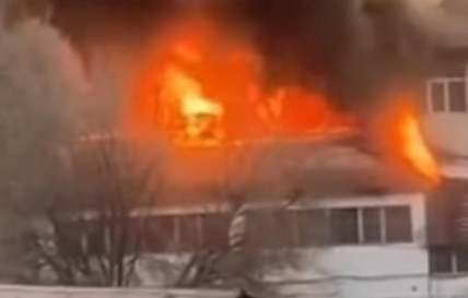 Алматыда балалар үйі ғимараты өртеніп жатыр