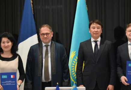 ҒАБИТ СЫЗДЫҚБЕКОВ ФРАНЦУЗ КӘСІПКЕРЛЕРІМЕН КЕЗДЕСТІ