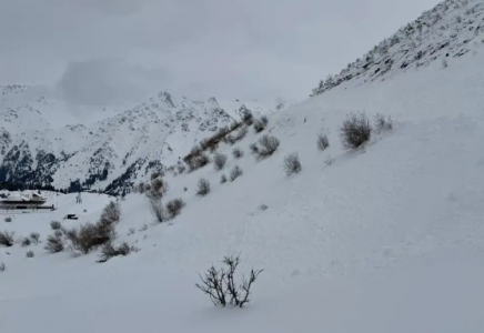 Алматы облысында екі баласы бар отбасы қар құрсауында қалды