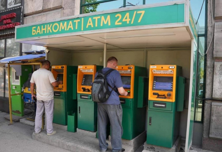 2026 жылы қазақстандықтардың шоттары қандай қарыз сомасынан бастап бұғатталады