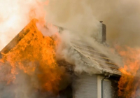 Танымал қазақстандық боксшының АҚШ-тағы үйі өртеніп кетті: видео