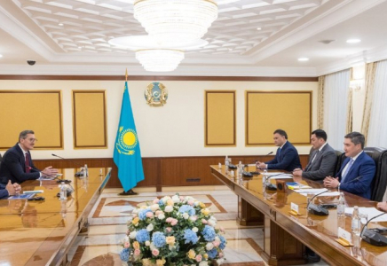 Премьер-министр LanzaJet басшылығымен елімізде экологиялық таза авиаотын өндіретін зауыт салу мәселесін талқылады