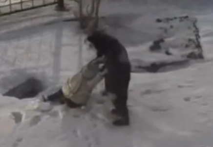 Астаналық мұғалім шұңқырға түсіп кеткен оқушыны құтқарып қалды