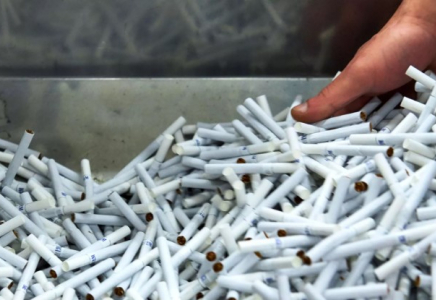 ​Шетел азаматы Қазақстан аумағына 2 мың қорап темекіні атпен заңсыз алып кірмек болған