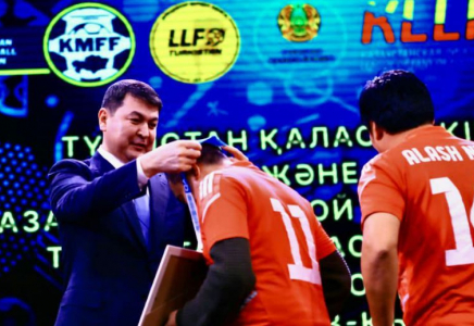Түркістанда әуесқой футбол лигасының кезекті маусымы мәресіне жетті