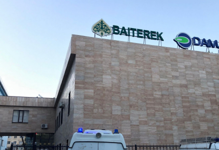 Ақтөбеде ғимарат құлады: қабырғасы сынған әйел ауруханаға жатқызылды