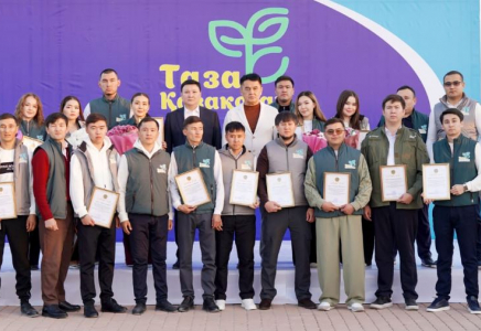 Түркістанда белсенді жастар марапатталып, экологиялық акция ұйымдастырылды