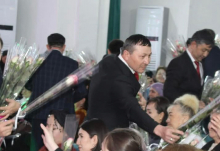 ​ТҮРКІСТАН: САЙРАМДА 100-ДЕН АСҚАН ЕЛ АНАЛАРЫНА ҚҰРМЕТ КӨРСЕТІЛДІ