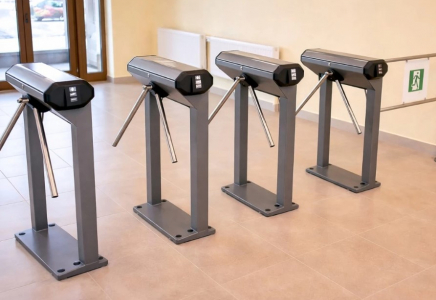 Атырауда оқушы сыныптастарын балтамен қуған: Министрлік енді мектеп қауіпсіздігіне директор жауап беретінін айтты