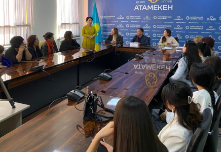 ШЫМКЕНТ: кәсіпкерлік палатасының курсын тәмамдаған шымкенттіктерге сертификат табысталды