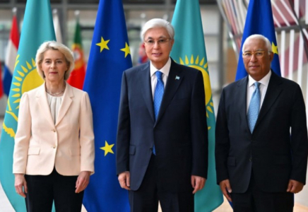 Мемлекет басшысы Еуропалық Кеңес Президенті Антониу Коштамен және Еуропалық Комиссия Президенті Урсула фон дер Ляйенмен келіссөздер жүргізді