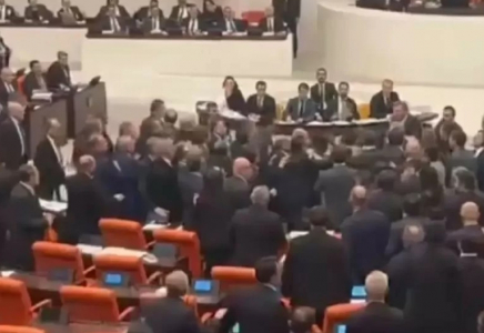 Түркияда депутаттар төбелесіп қалды