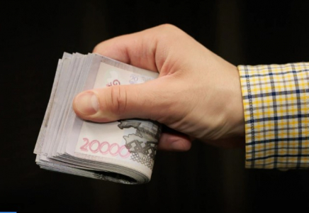 Facebook-тегі жазбаны жою үшін спорт кешені басшысынан 2,5 млн теңге бопсалағандар жазаланды 