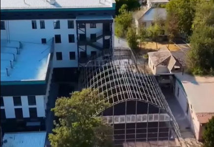 ШЫМКЕНТ: қала әкімі реновация, жол құрылысы және спорт инфрақұрылымын дамыту барысын тексерді