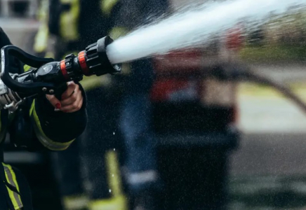 Астанада бес қабатты ғимарат өртеніп жатыр