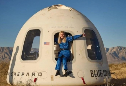 Ғарышқа алғаш рет арбада отырған адам ұшты