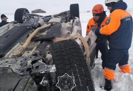 ​Жамбыл облысында жеңіл көлік аударылып, үш адам зардап шекті