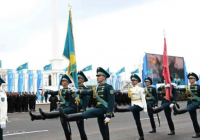 Әскери парадта Рақымжан Қошқарбаев тіккен тудың көшірмесі алаңға шығарылды