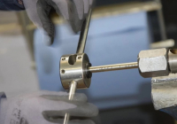 СҚО-да құс фабрикасында жұмысшының қолы аппаратқа қысылып, ауыр жарақат алды