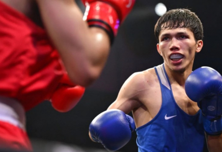 Санжар Тәшкенбай Азия чемпионатындағы алғашқы жекпе-жегінде нокдаунға түсіп қалды