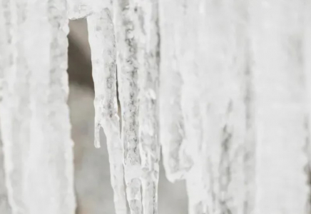 Ресейде мұз кесектері екі нәрестенің өмірін қия жаздады