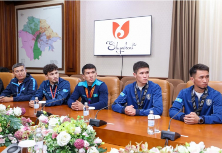 ​ШЫМКЕНТ ҚАЛАСЫНЫҢ ӘКІМІ ӘЛЕМ ЖӘНЕ АЗИЯ ЧЕМПИОНДАРЫМЕН КЕЗДЕСТІ