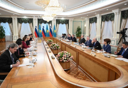 Қазақстан мен Словения президенттері кеңейтілген құрамда келіссөз жүргізді