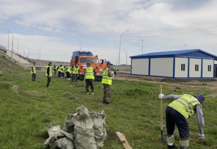 «Таза Қазақстан» акциясы аясында республикалық жолдар көгалдандырылуда