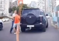Қуып жетіп, соққыға жыққан: Алматыда резонанс тудырған видеодағы жүргізуші ұсталды