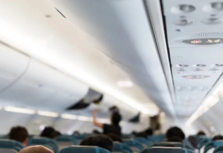 Алматы-Бангкок рейсінде шетелдіктер төбелес шығарды: видео