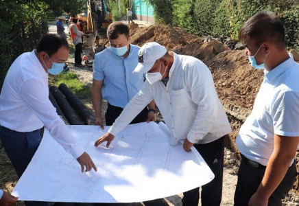 ШЫМКЕНТ: Наурыз мөлтек ауданына кәріз құбырлары тартылып жатыр