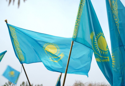 РЕСПУБЛИКА КҮНІ: Түркістанда мемлекеттік туды көтеру рәсімі өтті